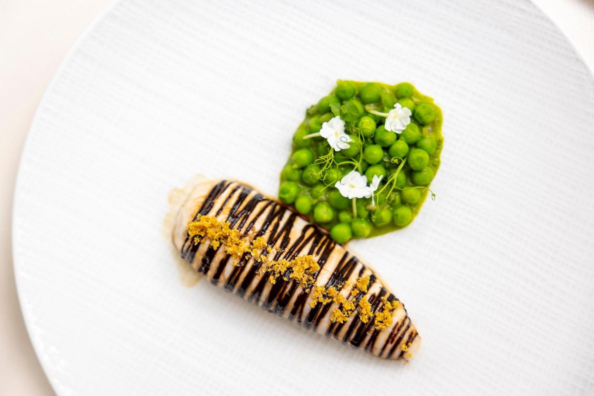 Hostellerie Briqueterie & Spa Champagne 비나이 외부 사진 A dish by Chef Grant Achatz