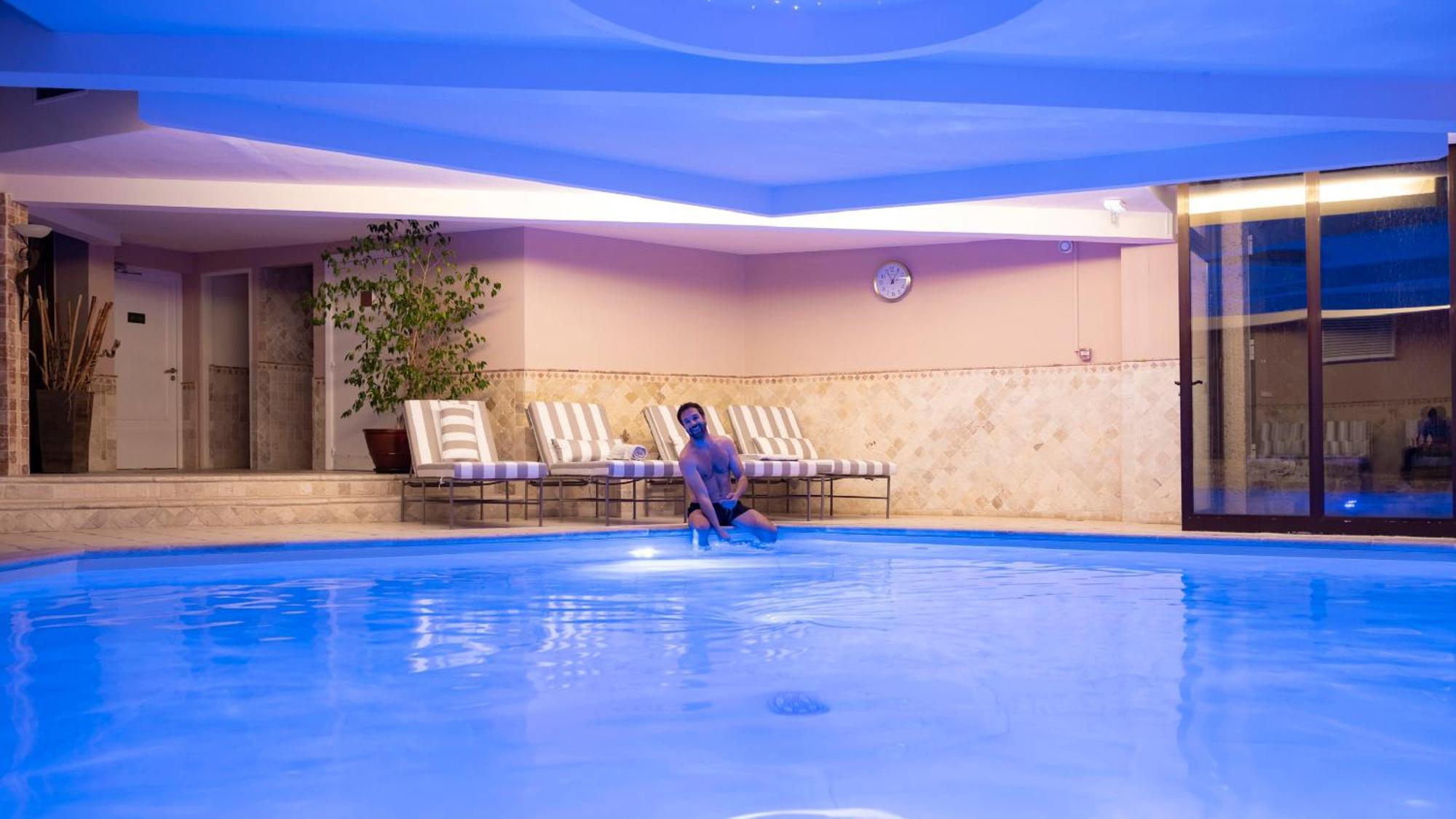 Hostellerie Briqueterie & Spa Champagne 비나이 외부 사진 The pool at the hotel