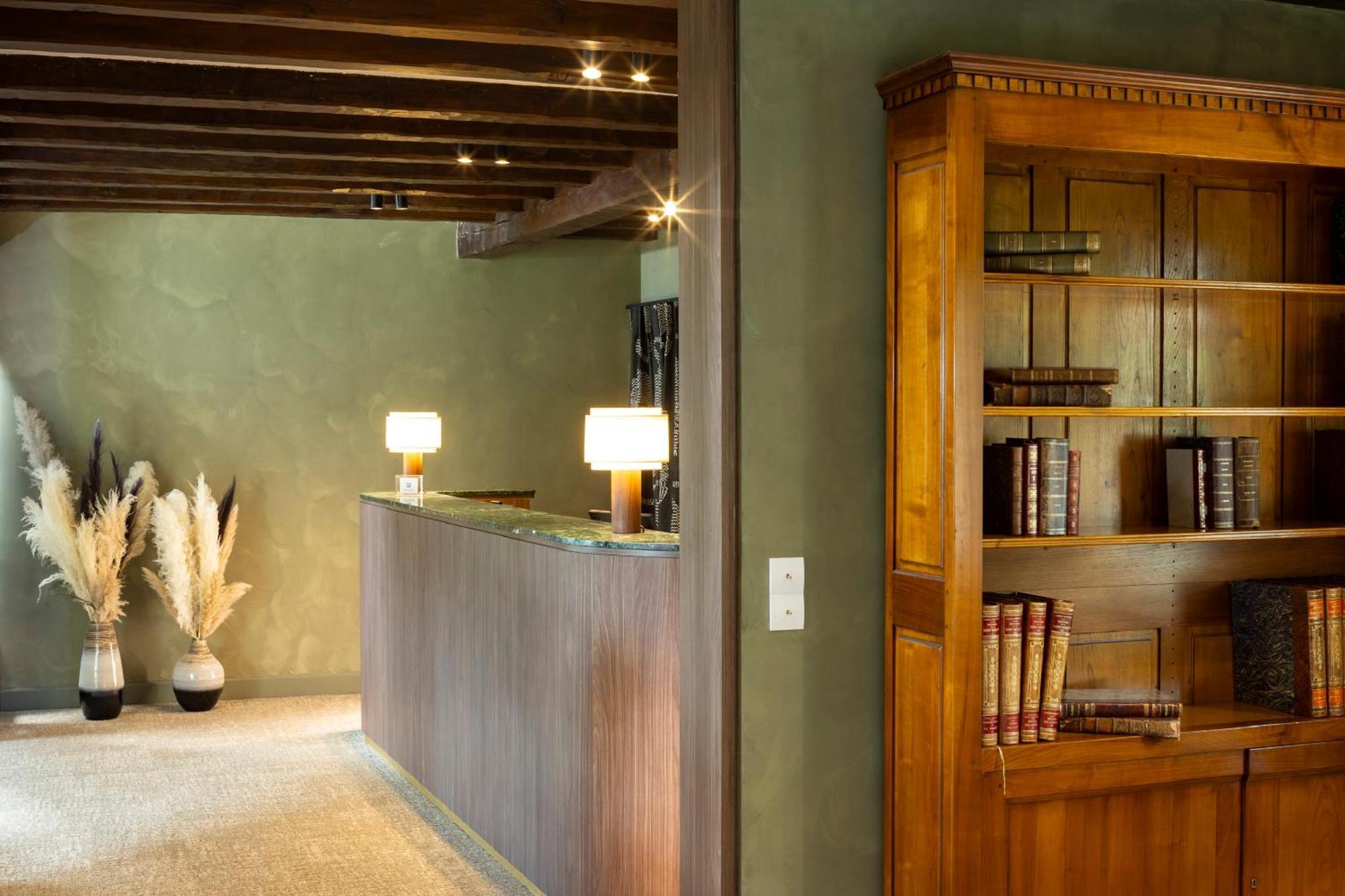 Hostellerie Briqueterie & Spa Champagne 비나이 외부 사진 The library at the Inn at the Opera
