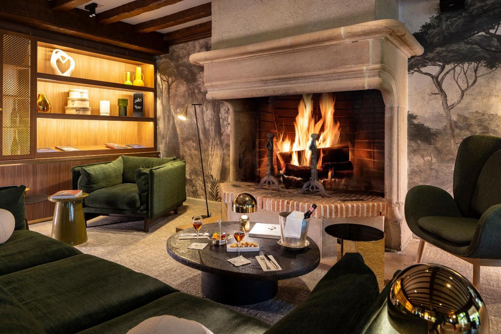 Hostellerie Briqueterie & Spa Champagne 비나이 외부 사진 The fireplace at the hotel